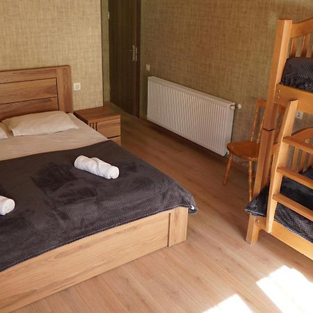 Archil And Nino Gigauri Guest House Stepantsminda Exterior foto