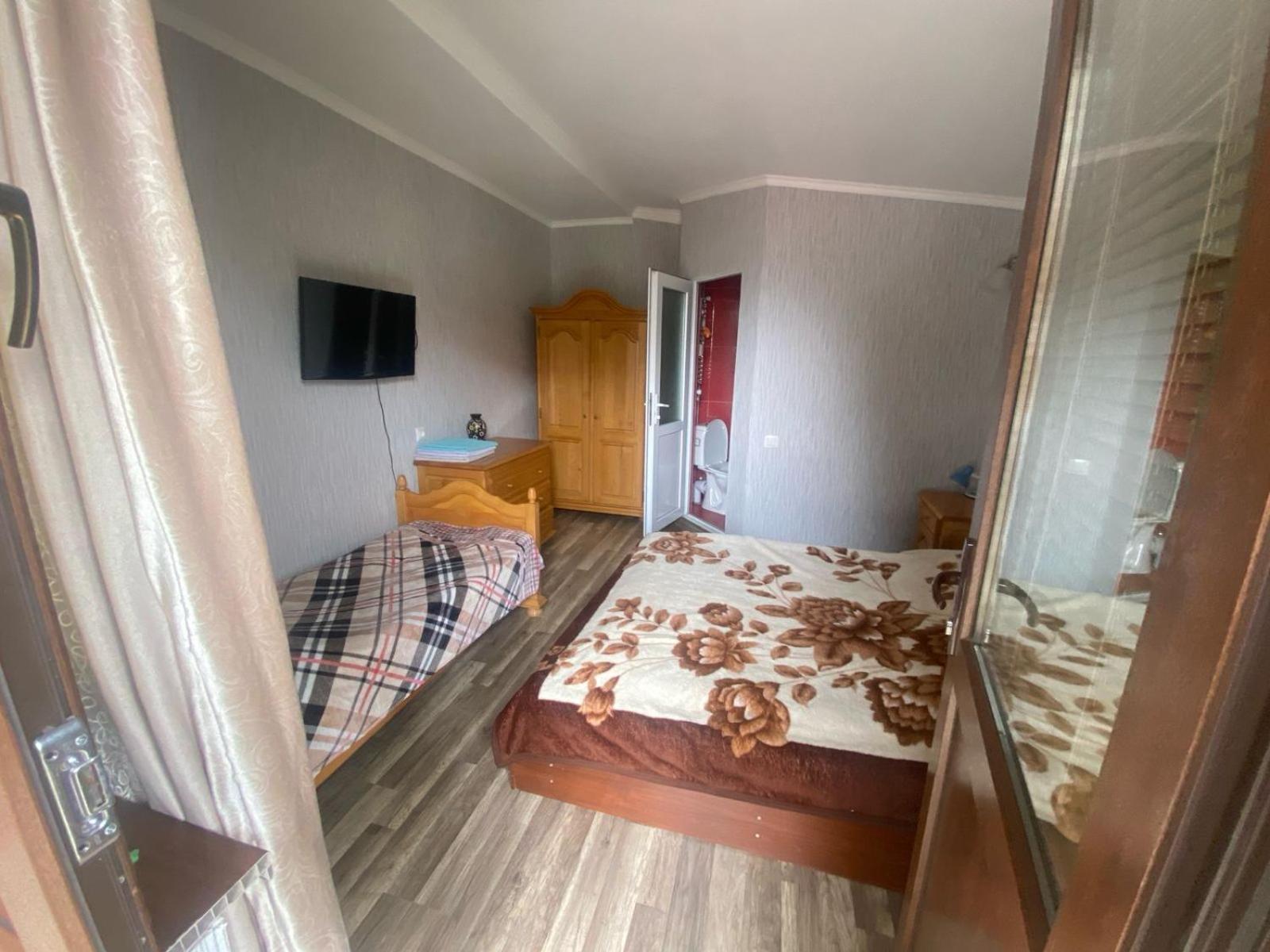 Archil And Nino Gigauri Guest House Stepantsminda Exterior foto