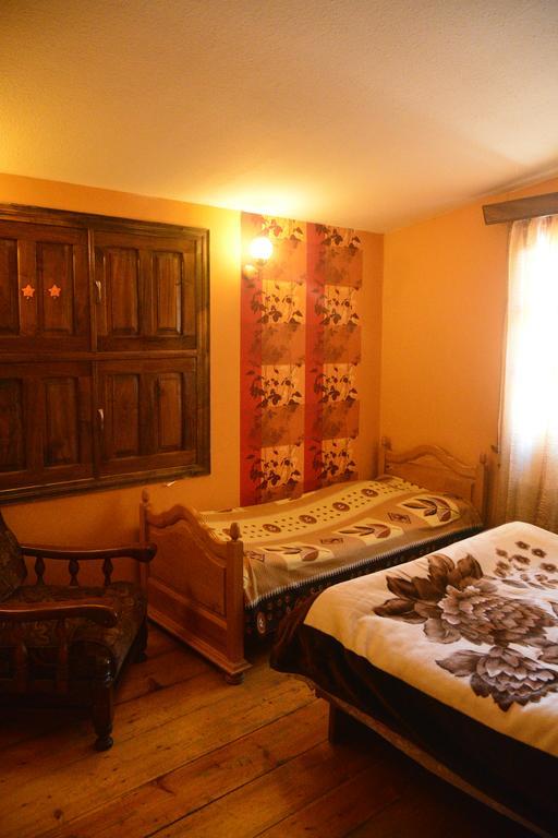 Archil And Nino Gigauri Guest House Stepantsminda Exterior foto